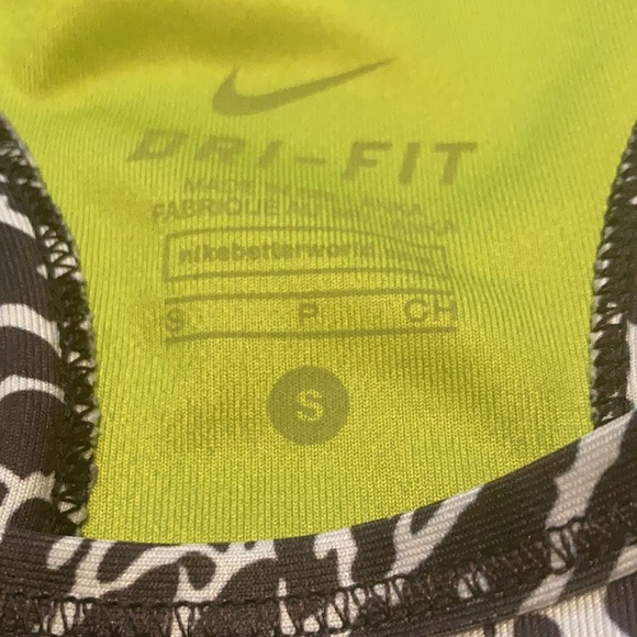 EUC Nike Patterned Sports Bra - Picture 3 of 5